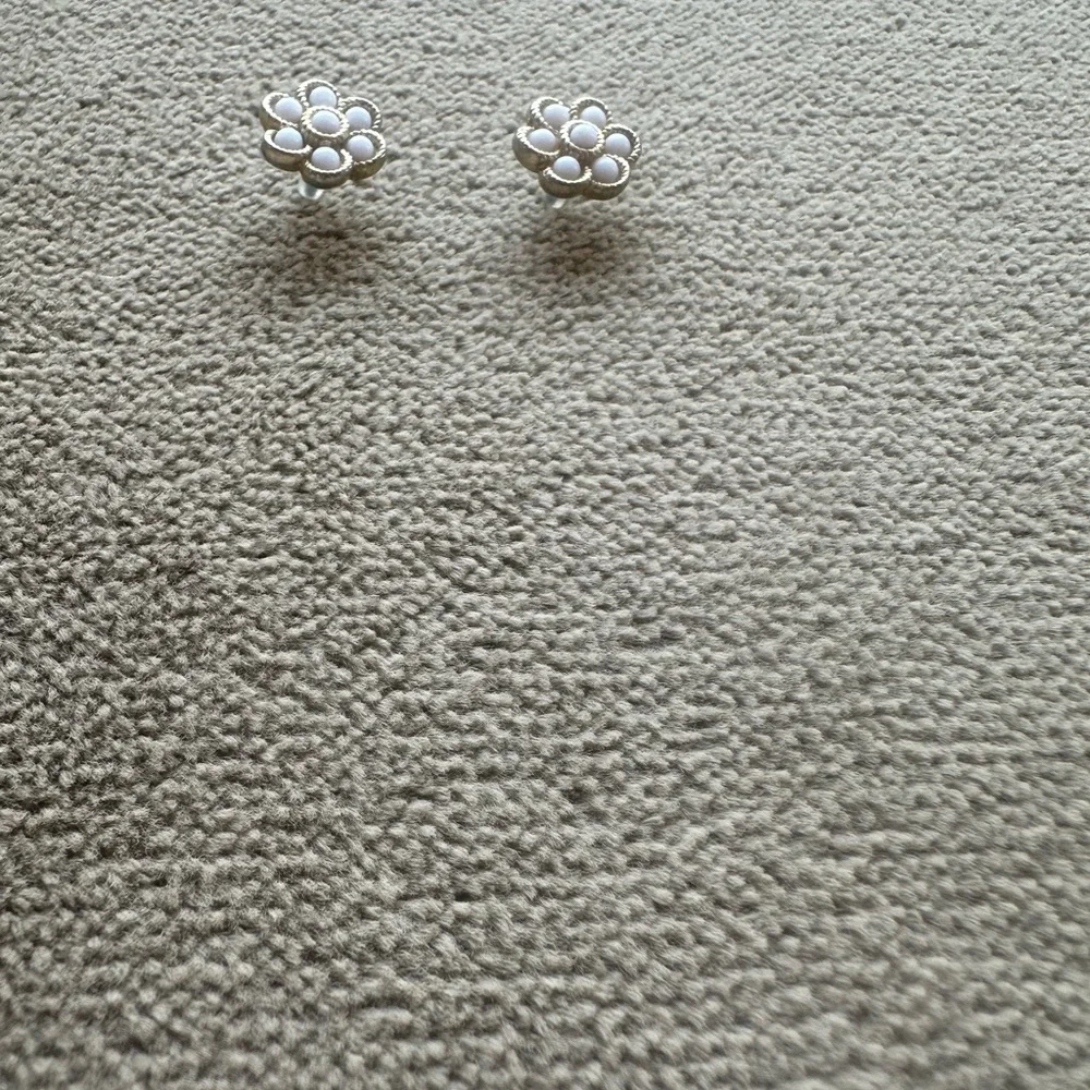 Stella and Dot Gold and White Flower Stud Earrings - Picture 4 of 7